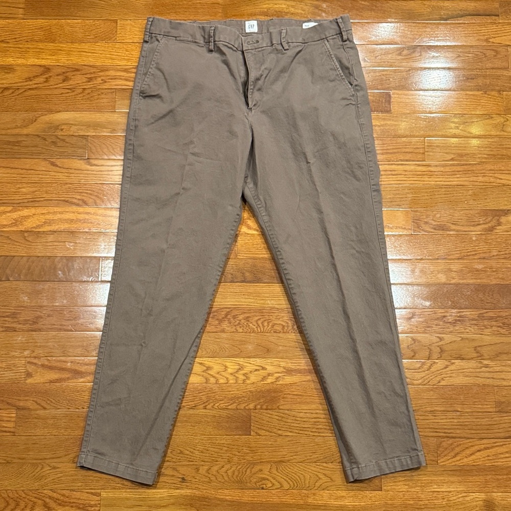 GAP Men's Essential Khaki Straight Taper Dark Mauve